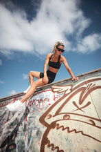 Cargar imagen en el visor de la galería, Set Rubí Black.  Top &amp; Calza corta
